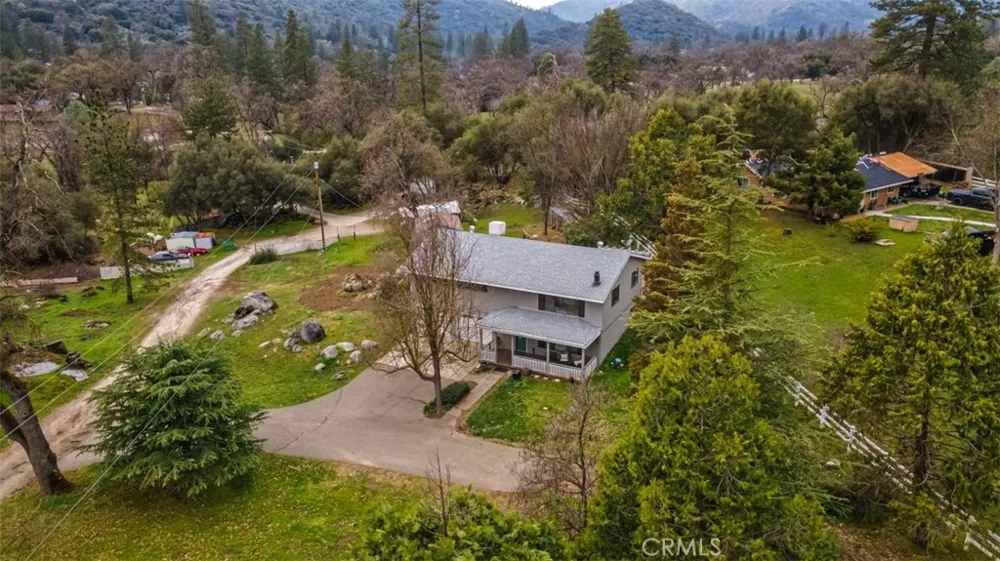 45221 Big Oak Lane Oakhurst, CA 93644