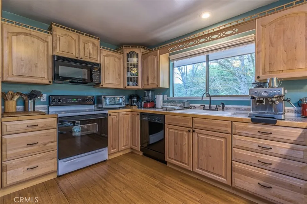 45221 Big Oak Lane Oakhurst, CA 93644