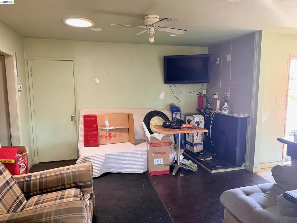 2719 Xavier East Palo Alto, CA 94303
