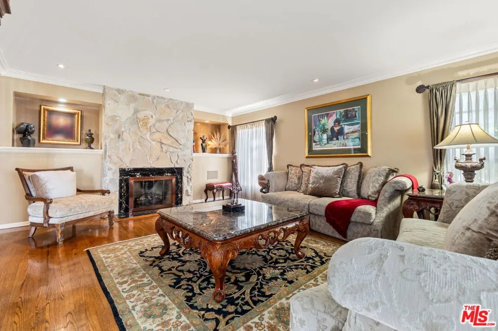 4152 Mount Vernon Drive Los Angeles, CA 90008