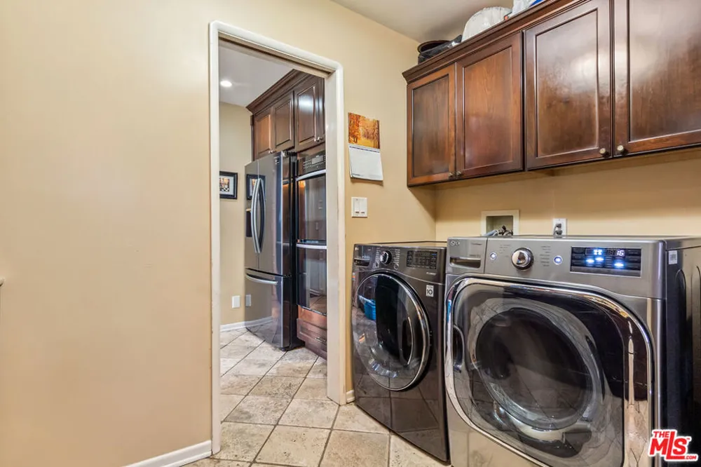 4152 Mount Vernon Drive Los Angeles, CA 90008
