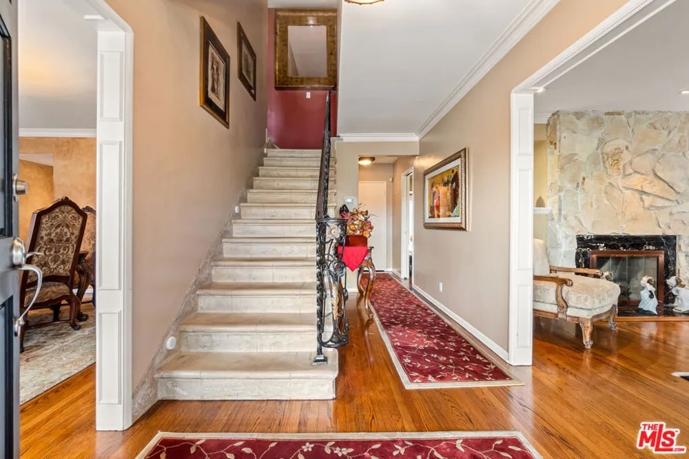 4152 Mount Vernon Drive Los Angeles, CA 90008