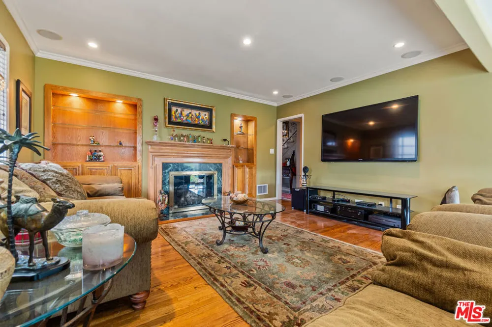 4152 Mount Vernon Drive Los Angeles, CA 90008