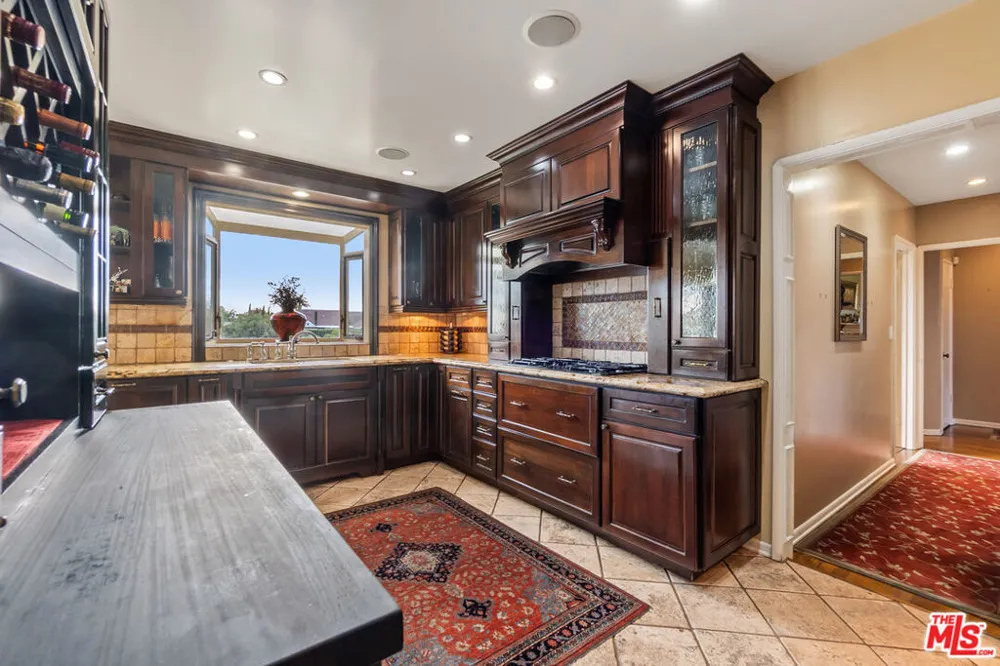 4152 Mount Vernon Drive Los Angeles, CA 90008