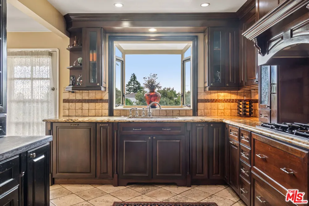 4152 Mount Vernon Drive Los Angeles, CA 90008