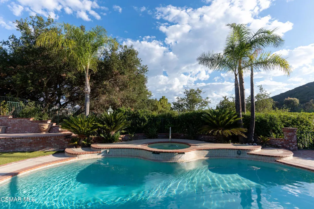 750 Huntsdale Court Newbury Park, CA 91320
