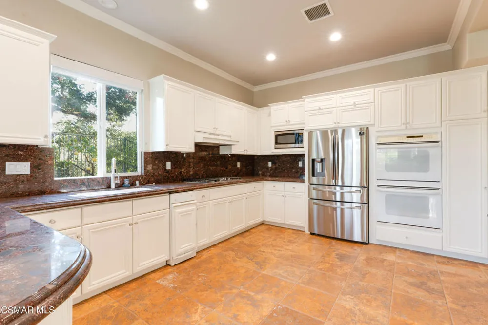 750 Huntsdale Court Newbury Park, CA 91320
