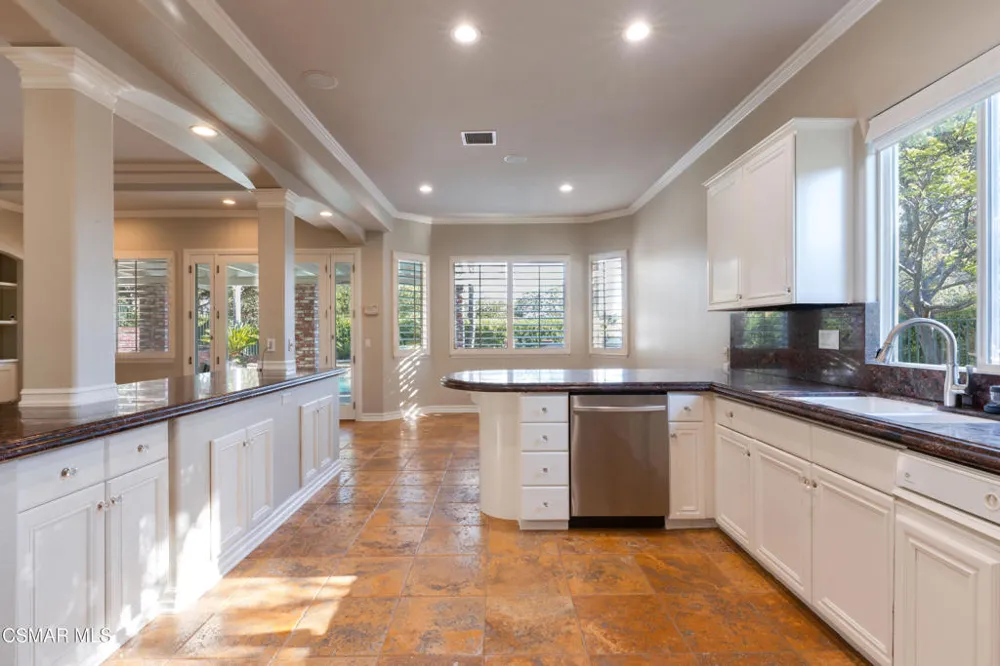 750 Huntsdale Court Newbury Park, CA 91320