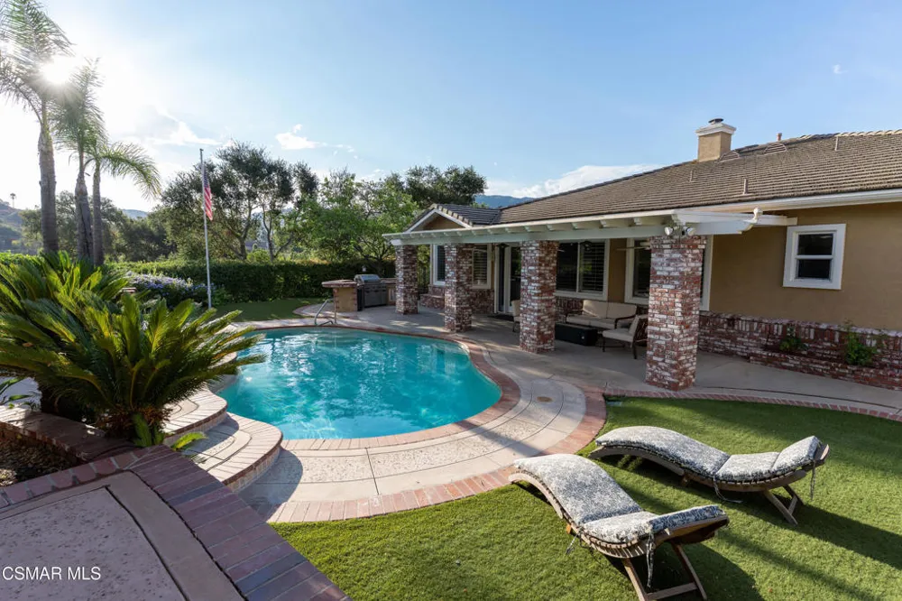 750 Huntsdale Court Newbury Park, CA 91320