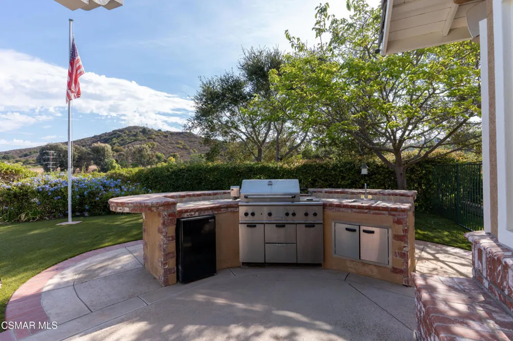 750 Huntsdale Court Newbury Park, CA 91320