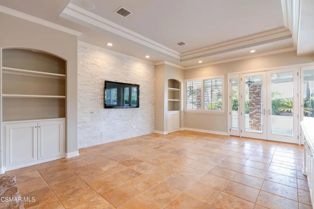 750 Huntsdale Court Newbury Park, CA 91320