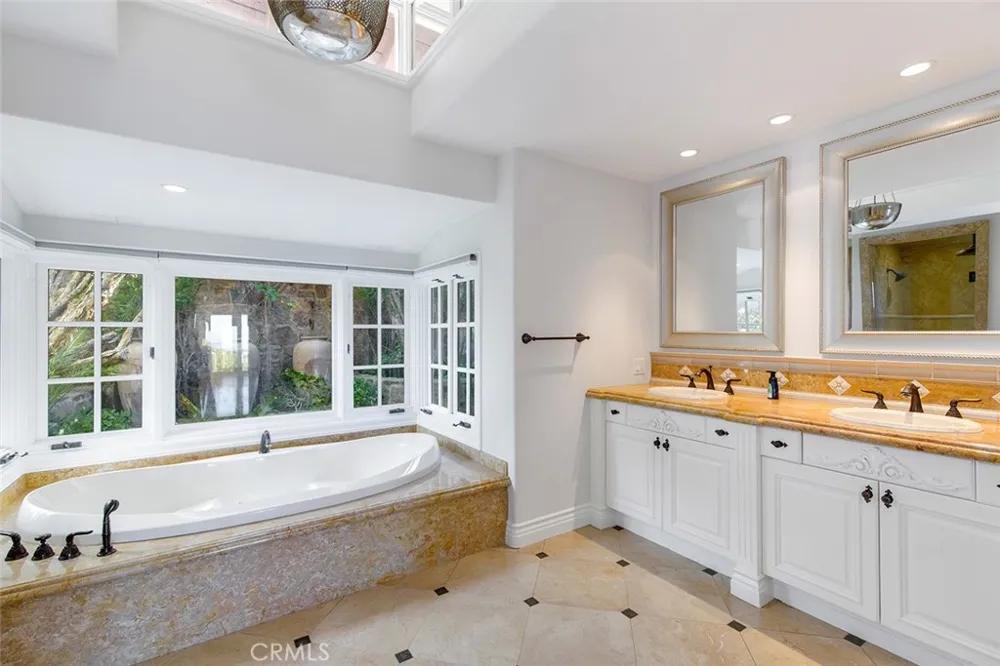 517 Emerald Bay Laguna Beach, CA 92651