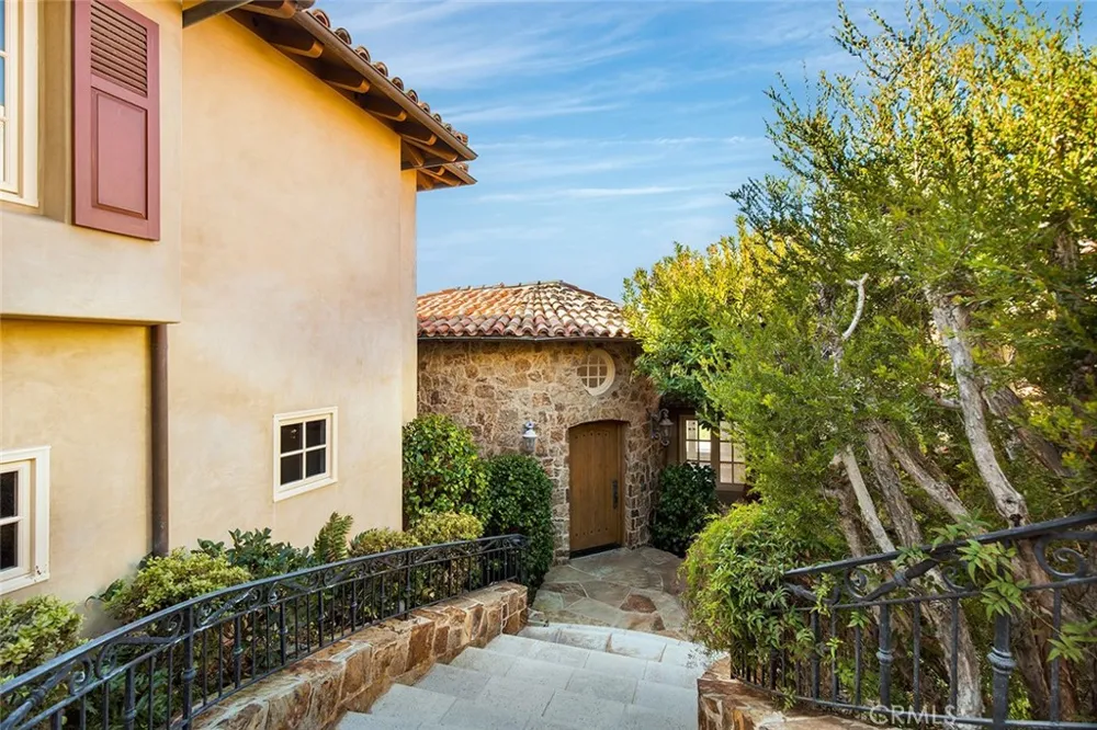 517 Emerald Bay Laguna Beach, CA 92651