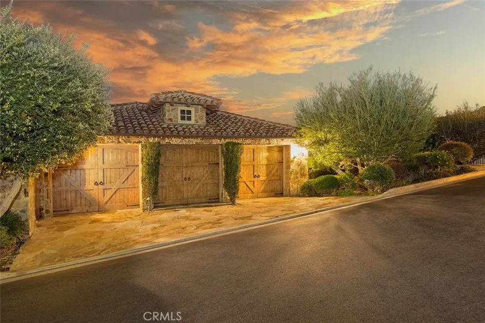 517 Emerald Bay Laguna Beach, CA 92651