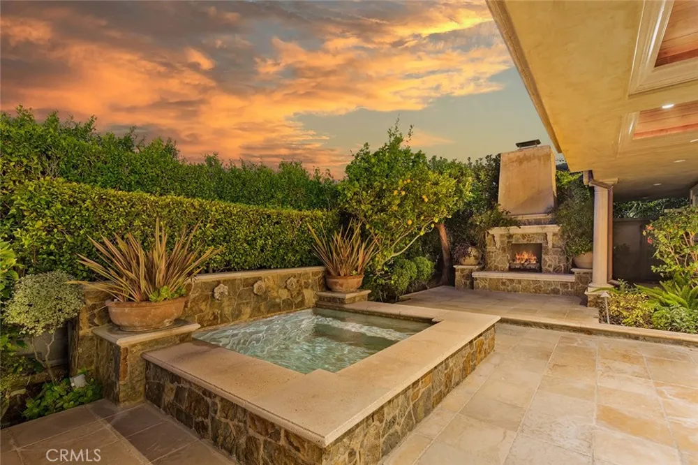 517 Emerald Bay Laguna Beach, CA 92651