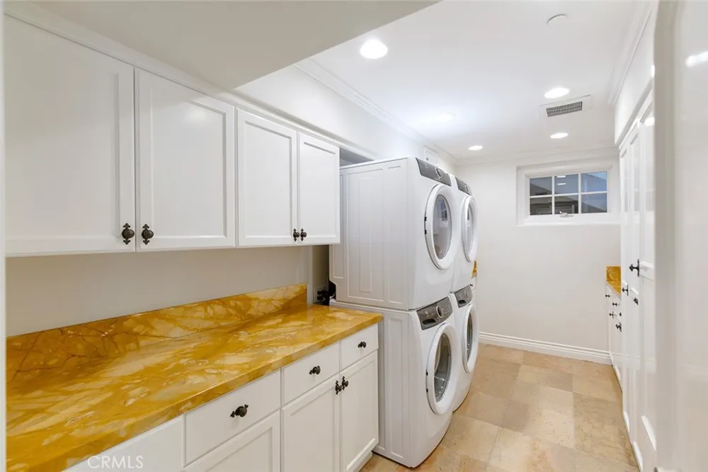 517 Emerald Bay Laguna Beach, CA 92651