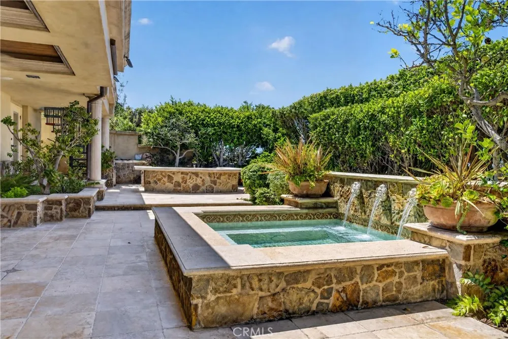 517 Emerald Bay Laguna Beach, CA 92651