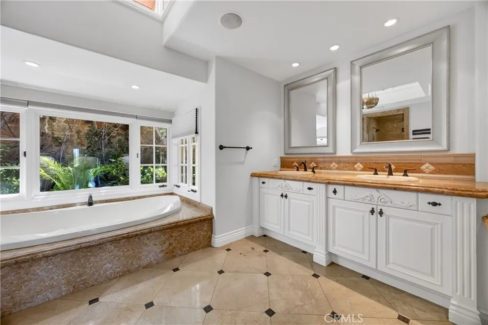 517 Emerald Bay Laguna Beach, CA 92651