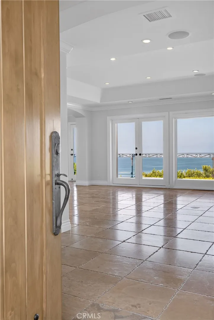 517 Emerald Bay Laguna Beach, CA 92651