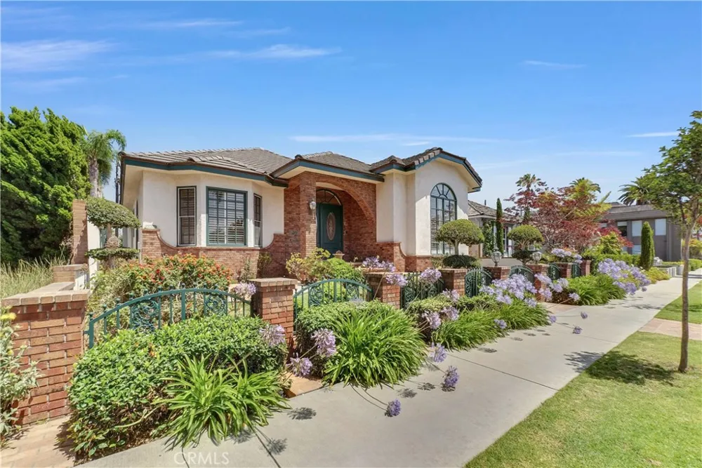 236 Belmont Long Beach, CA 90803