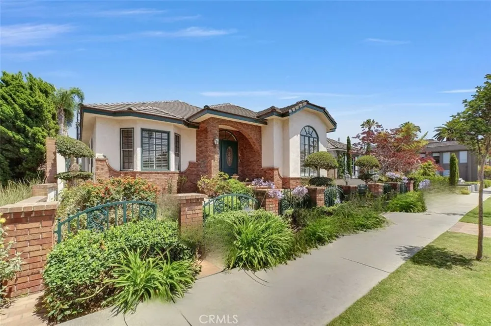 236 Belmont Long Beach, CA 90803