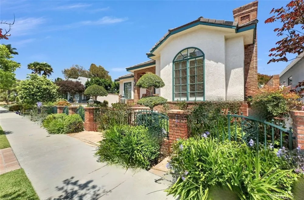 236 Belmont Long Beach, CA 90803