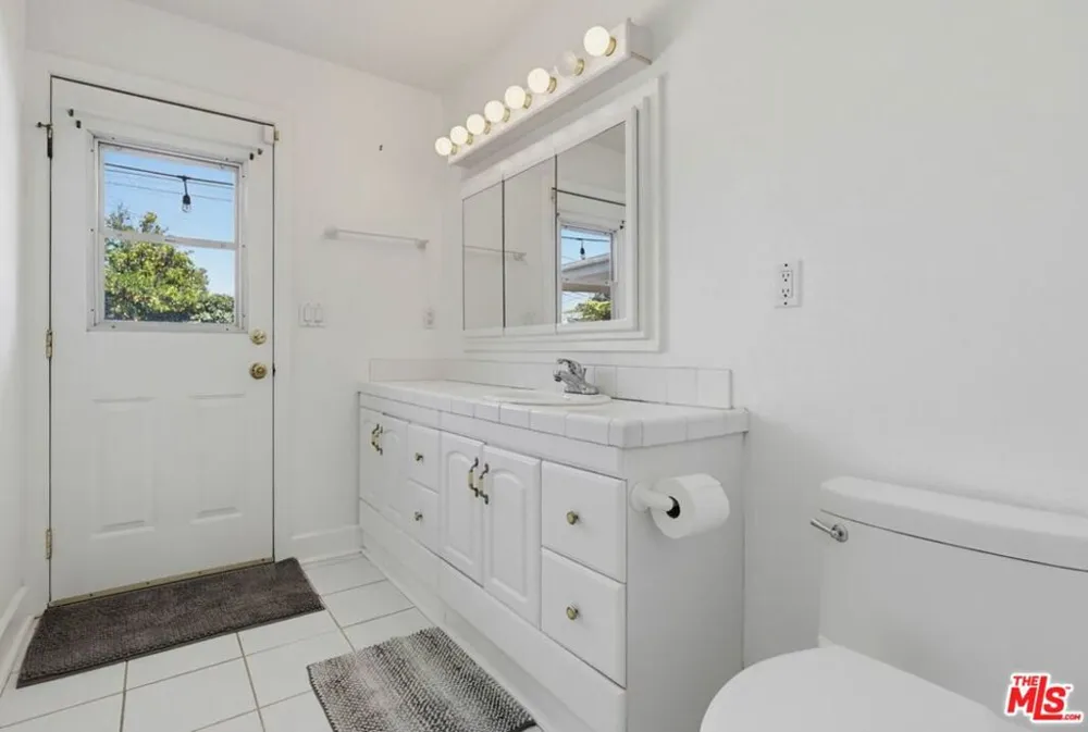 991 Montgomery Court Thousand Oaks, CA 91360