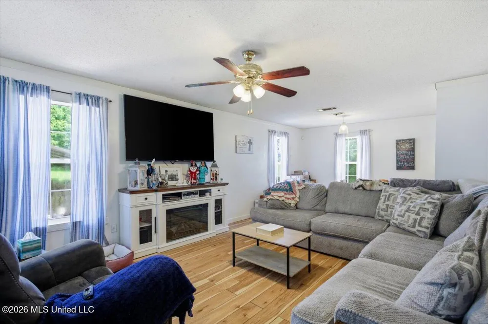 123 Southbreeze Road Magee, MS 39111