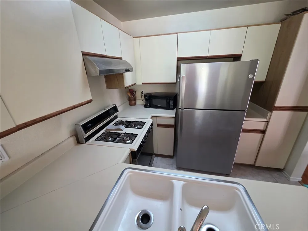 2410 Towne #63 Pomona, CA 91767