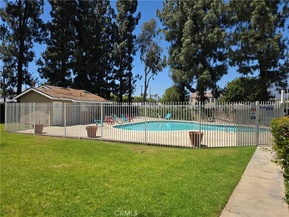 2410 Towne #63 Pomona, CA 91767