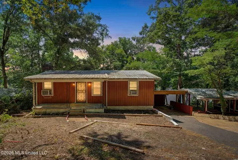899 Snow Lake Drive