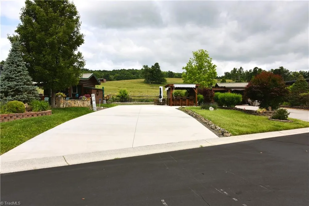 2524 Edmonds Road #27 Galax, VA 24333