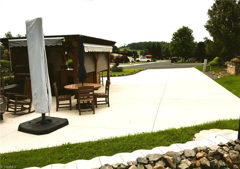 2524 Edmonds Road #27 Galax, VA 24333