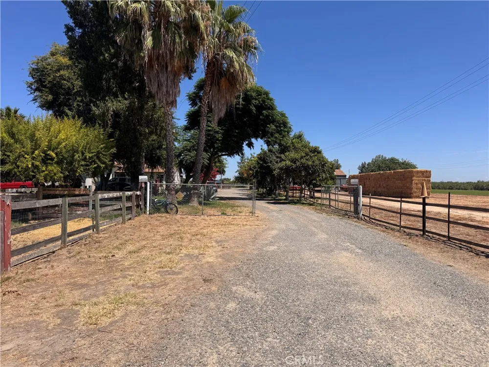 8576 Olive Winton, CA 95388