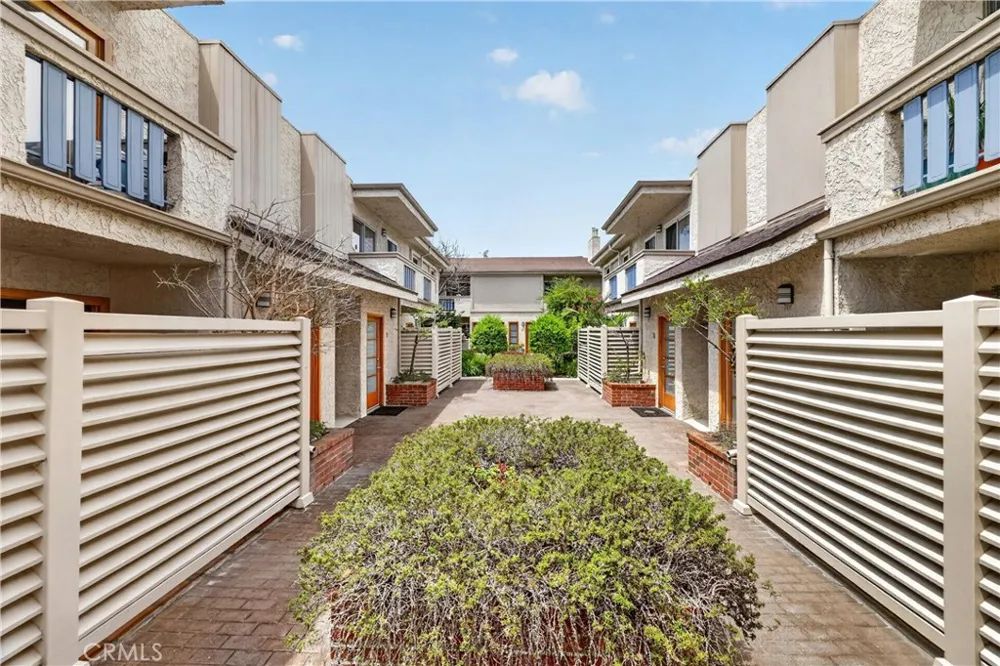 2016 Euclid Street #6 Santa Monica, CA 90405