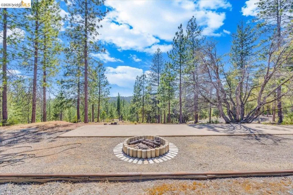 10421 Dexter Ln Coulterville, CA 95311