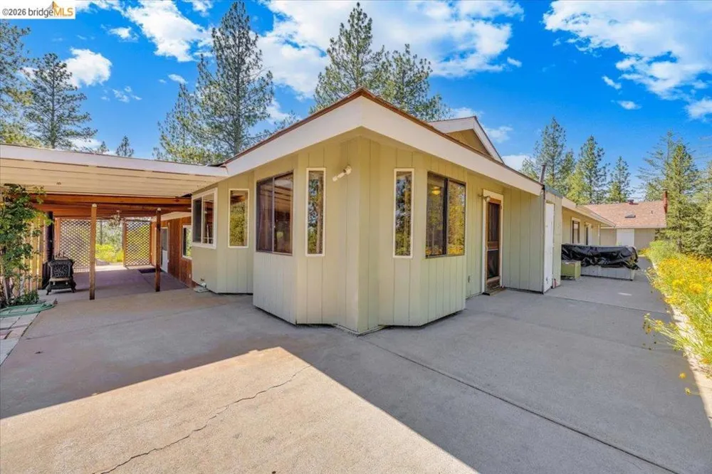 10421 Dexter Ln Coulterville, CA 95311