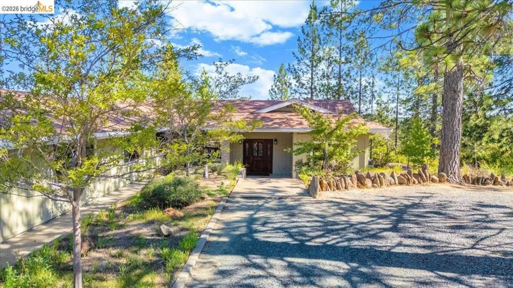10421 Dexter Ln Coulterville, CA 95311