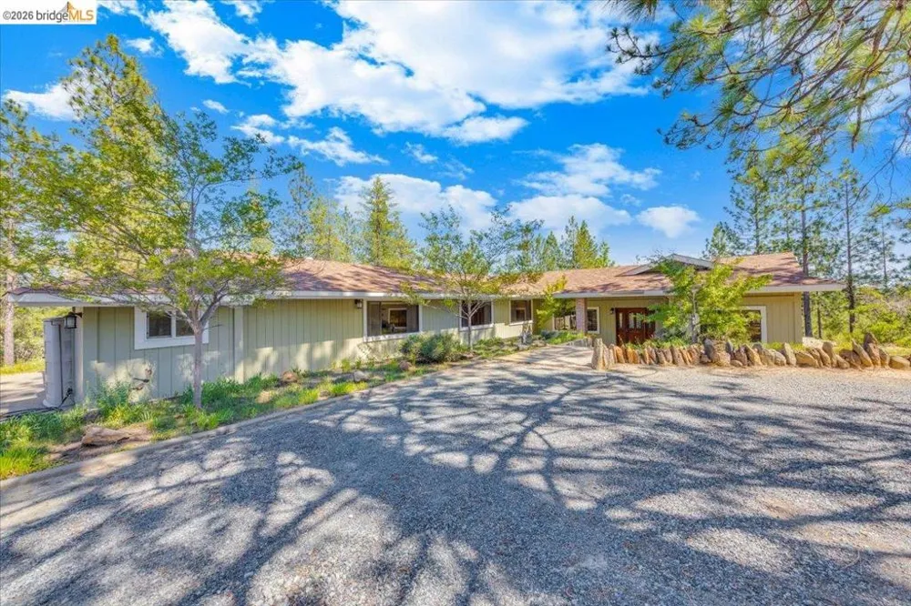 10421 Dexter Ln Coulterville, CA 95311