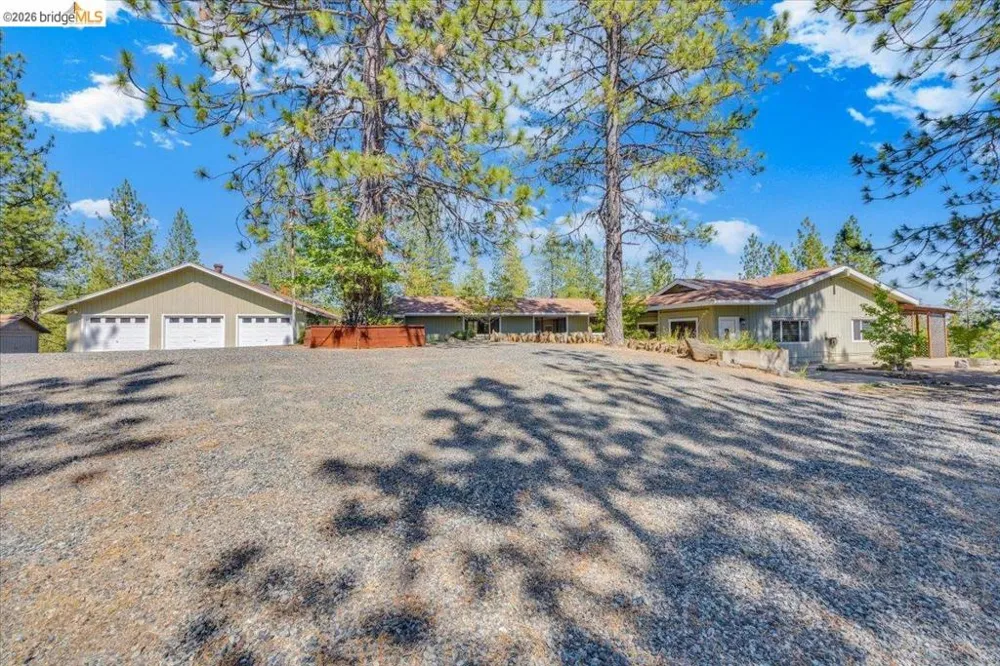 10421 Dexter Ln Coulterville, CA 95311