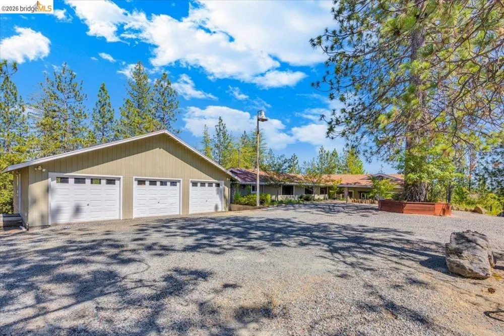 10421 Dexter Ln Coulterville, CA 95311