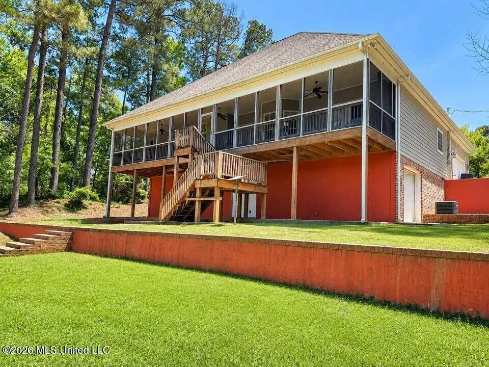 1869 Parkway Circle Toomsuba, MS 39364