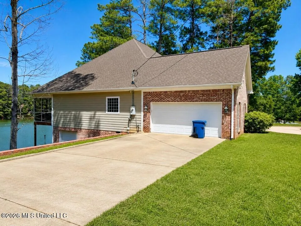 1869 Parkway Circle Toomsuba, MS 39364