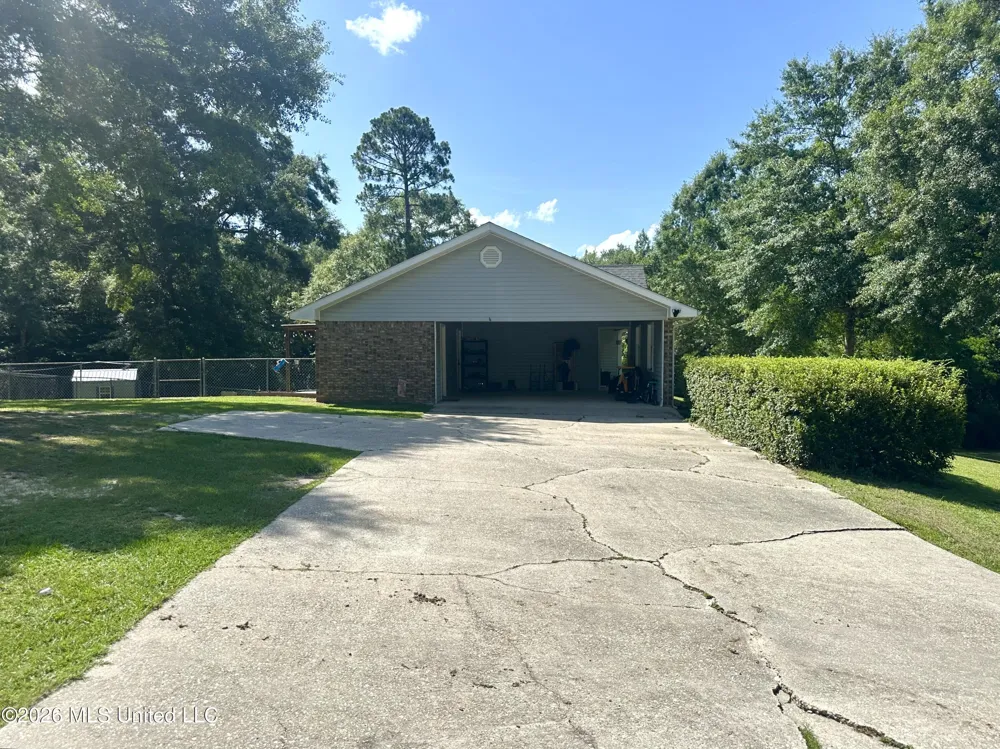 6 Honeycomb Road Wiggins, MS 39577