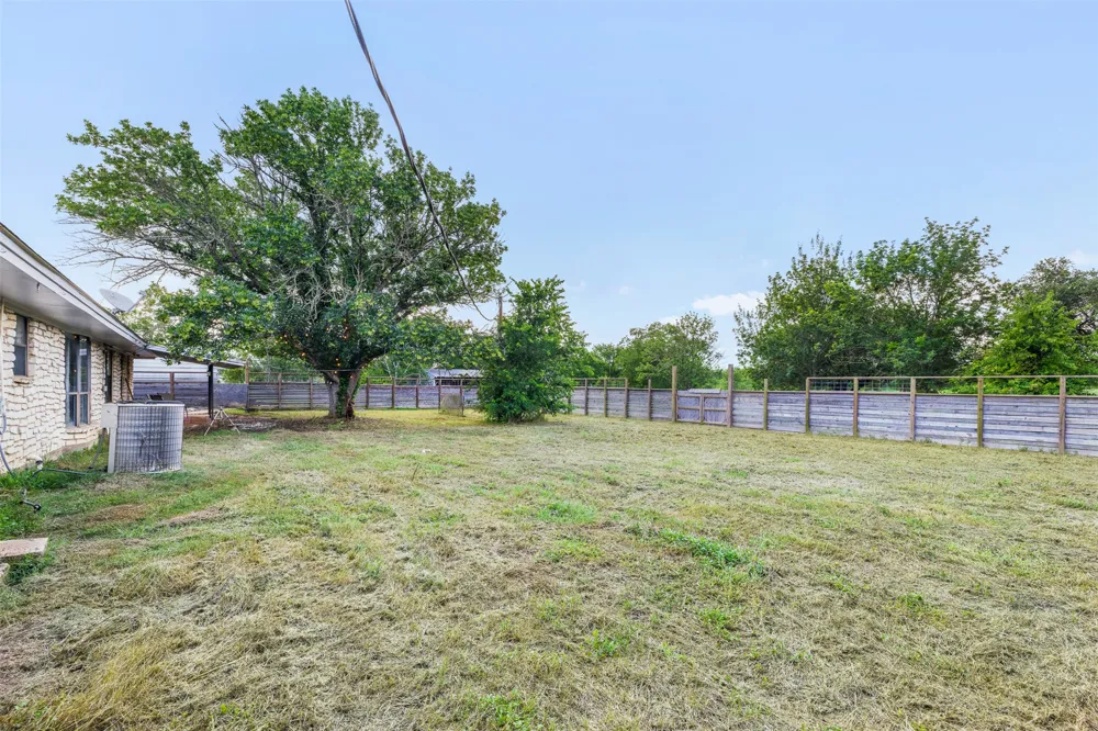 1015 Fm 112 Road Lexington, TX 78947