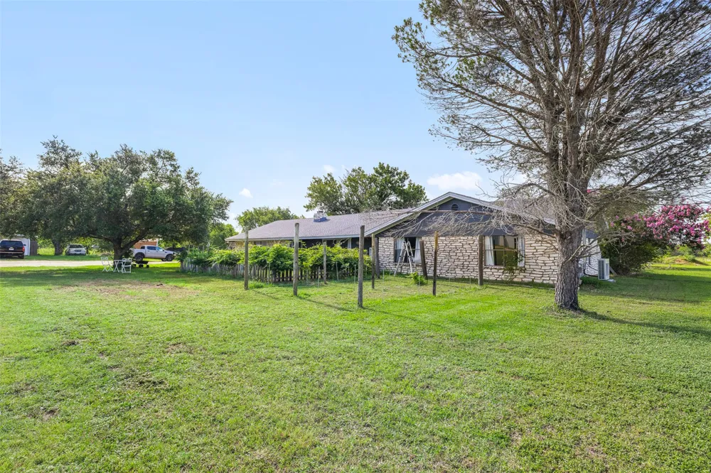 1015 Fm 112 Road Lexington, TX 78947