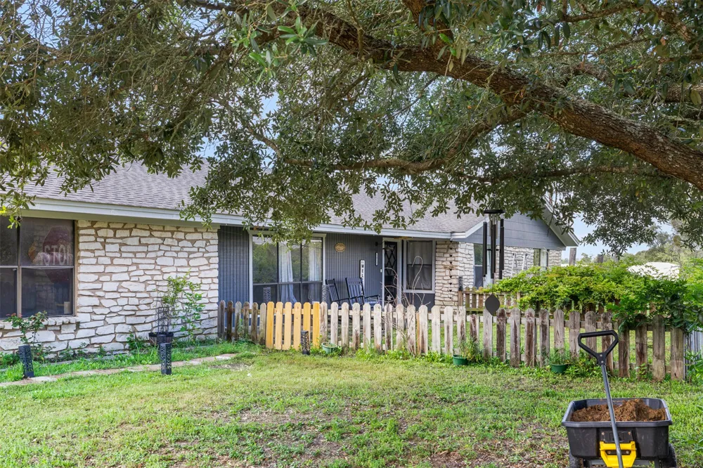 1015 Fm 112 Road Lexington, TX 78947