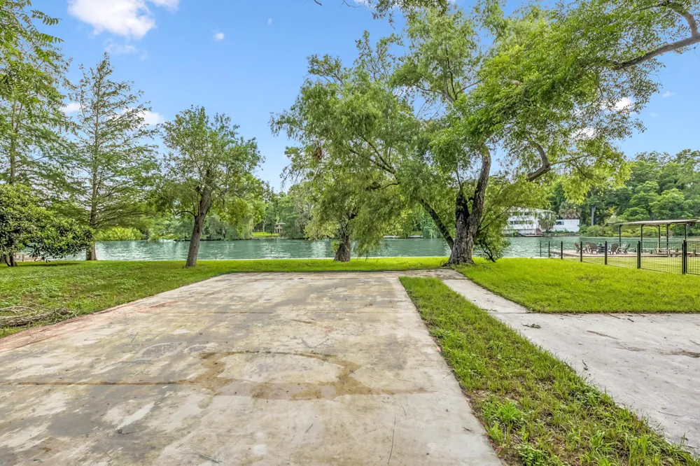 524 Turtle Lane Seguin, TX 78155