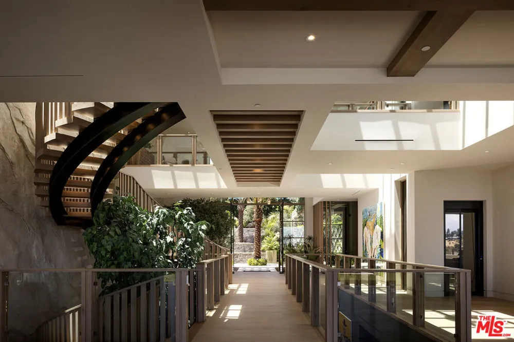 1360 Laurel Way Beverly Hills, CA 90210