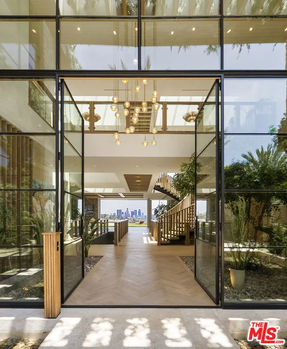 1360 Laurel Way Beverly Hills, CA 90210